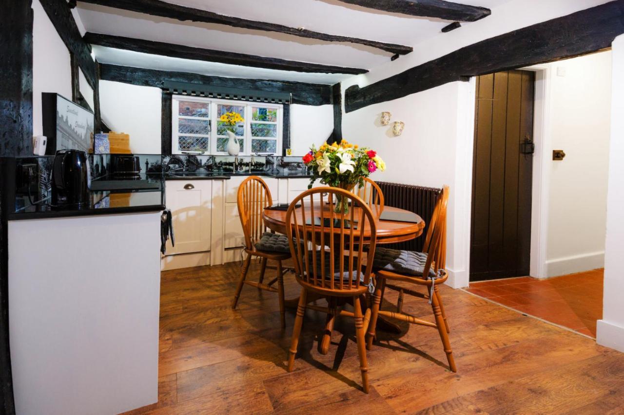 "Wesley House" Historic Home In Town Centre With Parking Shrewsbury Exteriér fotografie